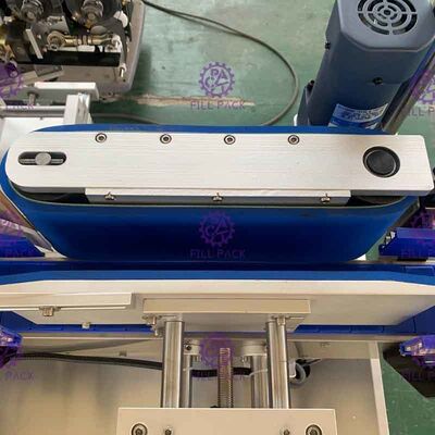 دستگاه برچسب چسب یک طرفه 1800 bph برای بطری کوچک گرد