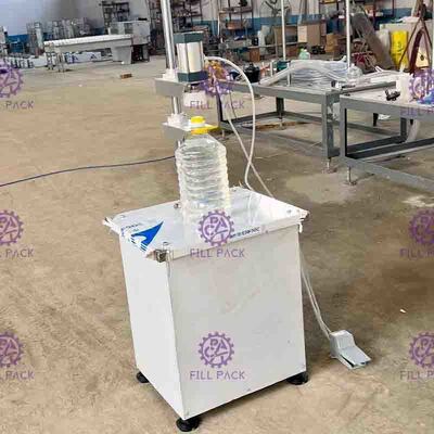 دستگاه بسته بندی بطری پنوماتیک نیمه اتوماتیک برای فشار دادن درب بشکه ها