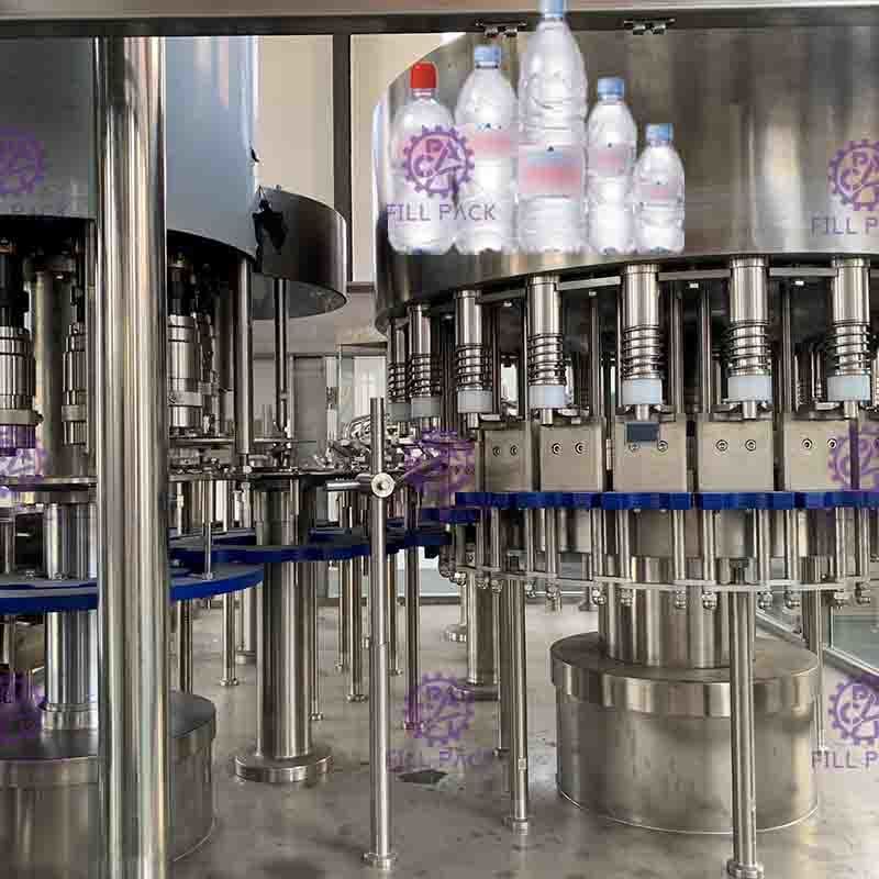 3 در 1 دستگاه پرکن بطری پلاستیکی مونو بلوک برای آب معدنی 18 سر