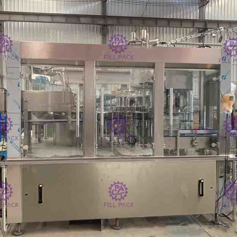 دستگاه پرکن نوشیدنی گازدار DCGF40-40-12 برای بطری های پلاستیکی درب پلاستیکی PET