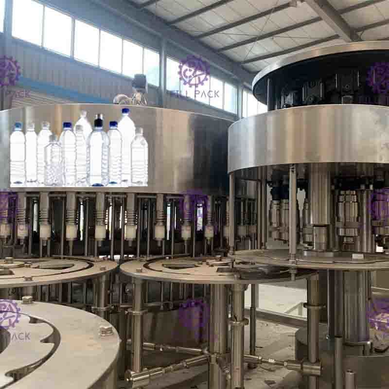 دستگاه تزریق آب بطری Hygeian Top Covered 15000BPH عملیات PLC 32 سر