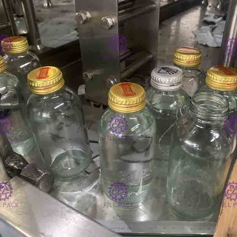 Full Auto 8000BPH Metal Caps Fruit آب میوه پر کننده کنترل صفحه لمسی